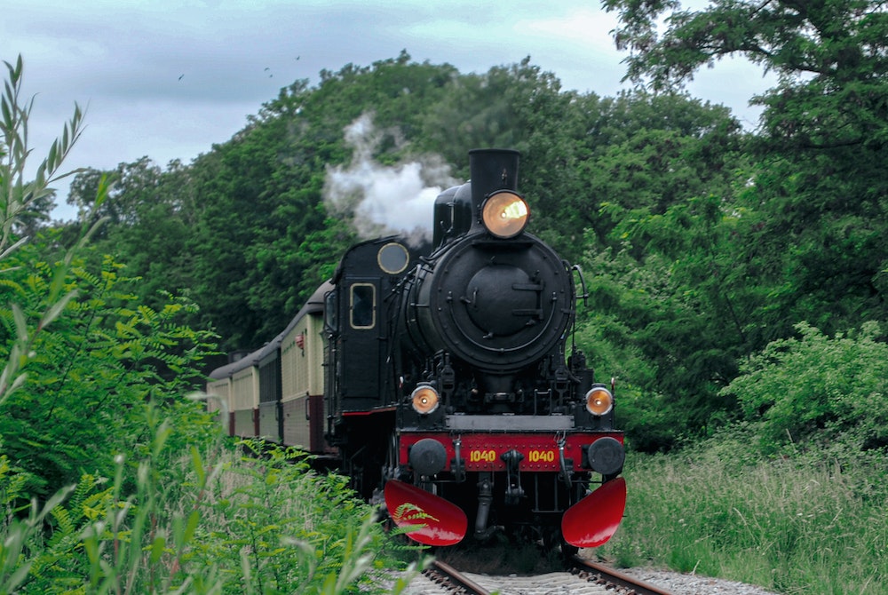 Wonders of the Sciences: The Steam Train in Motion